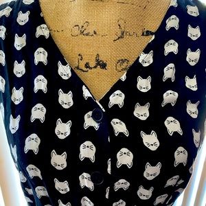 Cat print dress. Jr. Large. Button up, previously loved with tie front & pockets